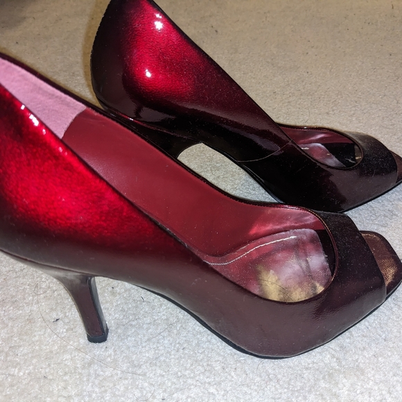 BCBG patent wine red heels - Picture 2 of 6